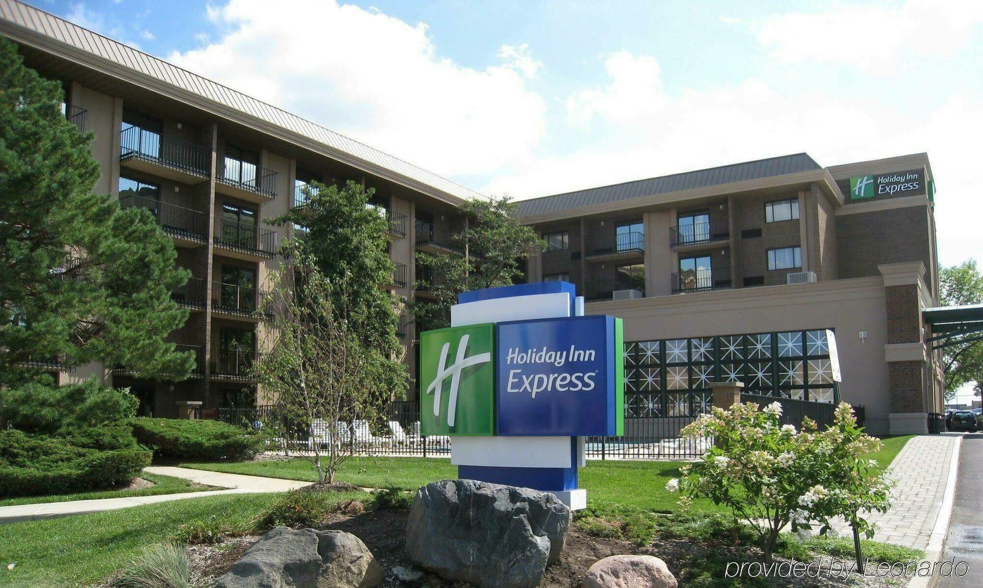Holiday Inn Express Schaumburg-Rolling Meadows By Ihg Exterior photo